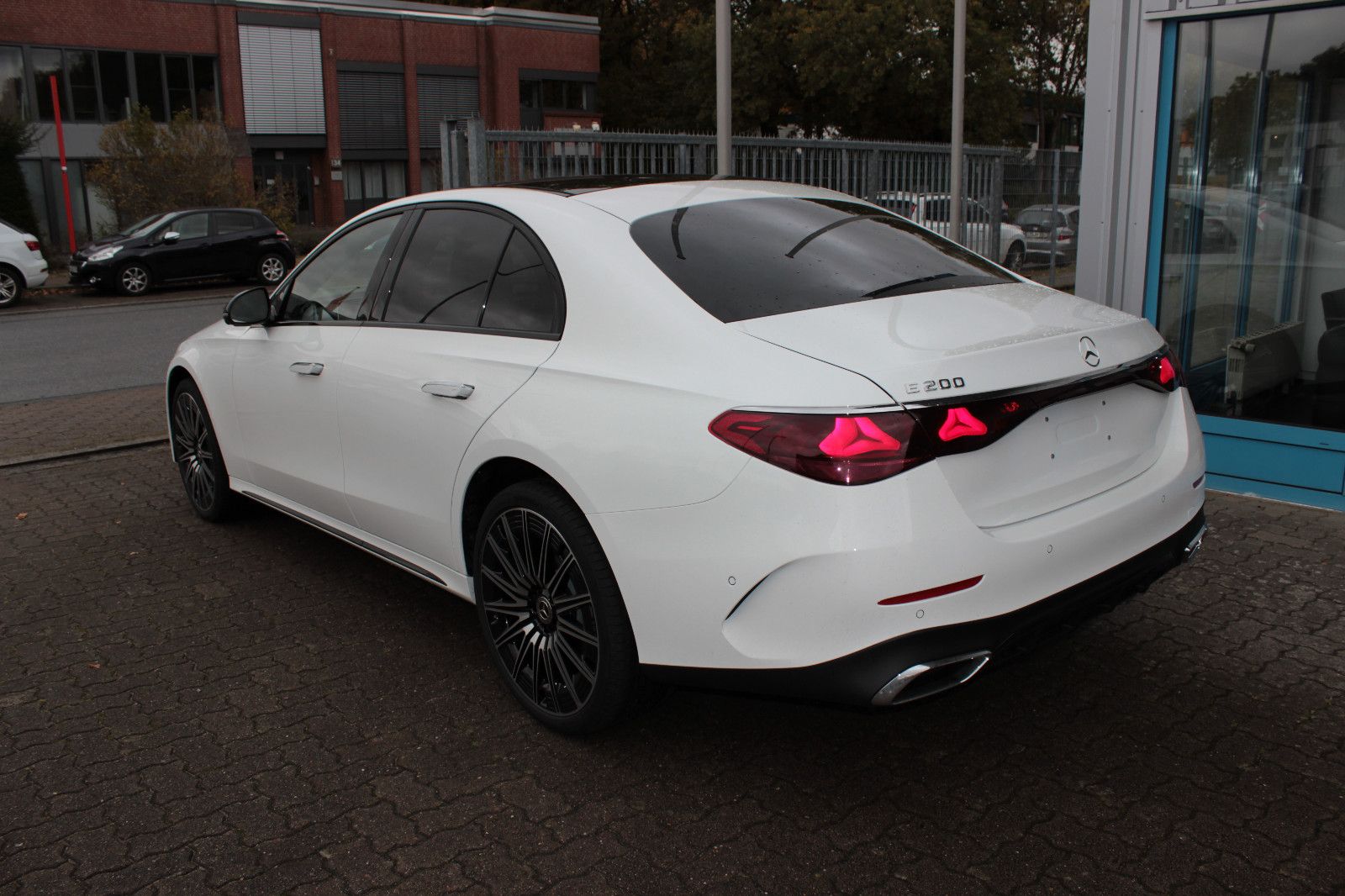 Fahrzeugabbildung Mercedes-Benz E 200 *MY26*AMG Line Premium Plus*Superscreen*