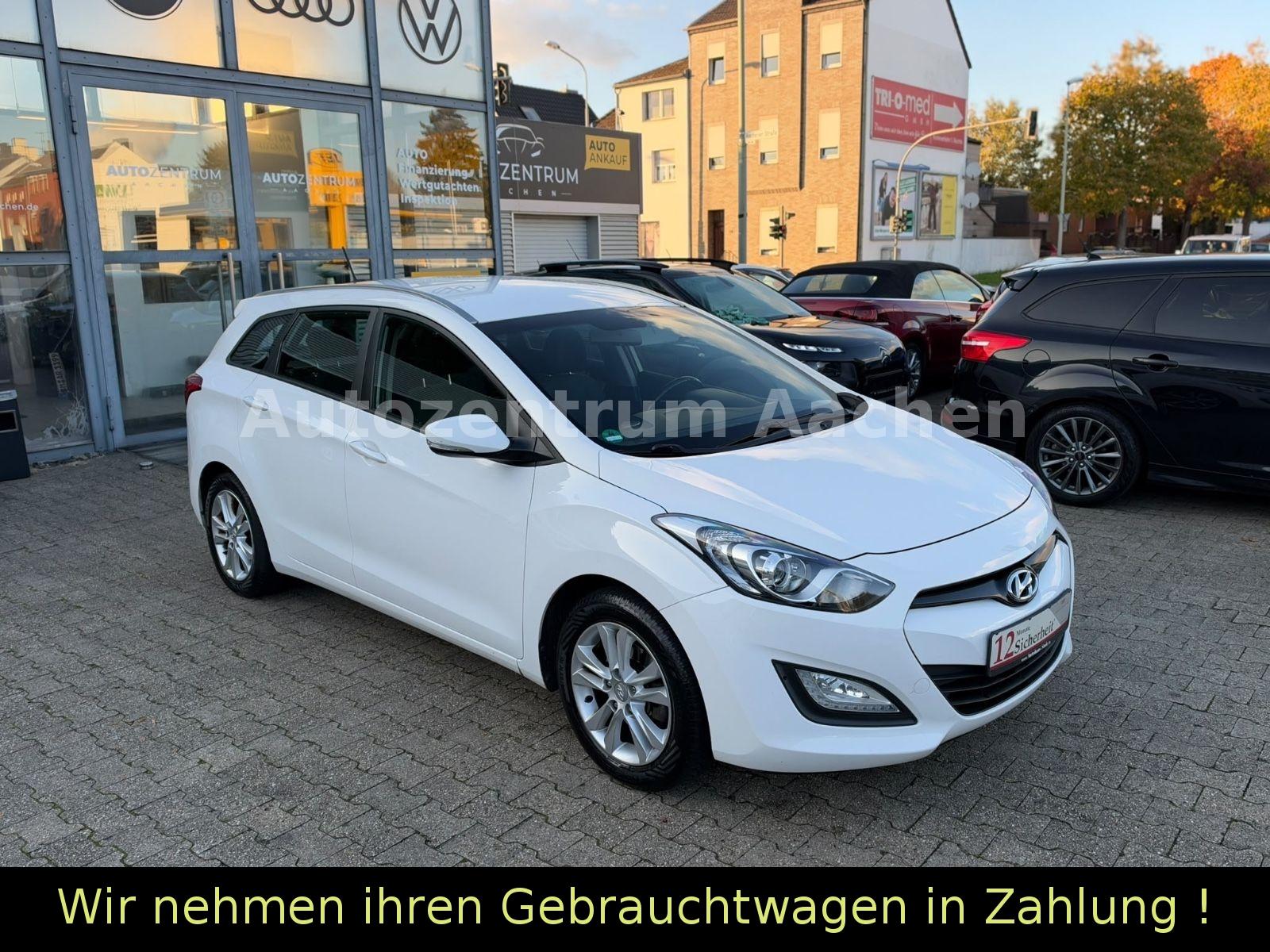 Hyundai i30 2014 — вигляд ззаду
