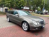 Mercedes-Benz E 320 CDI T Avantgarde 7G Tronic Standheizung - Mercedes-Benz E 320 mit Diesel-Antrieb: Kombi