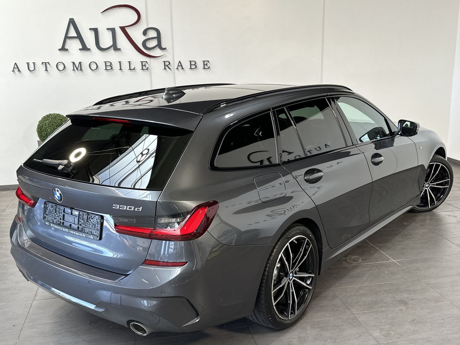 Fahrzeugabbildung BMW 330d Touring xDrive M-Sport NAV+LED+ACC+PANO+KAM