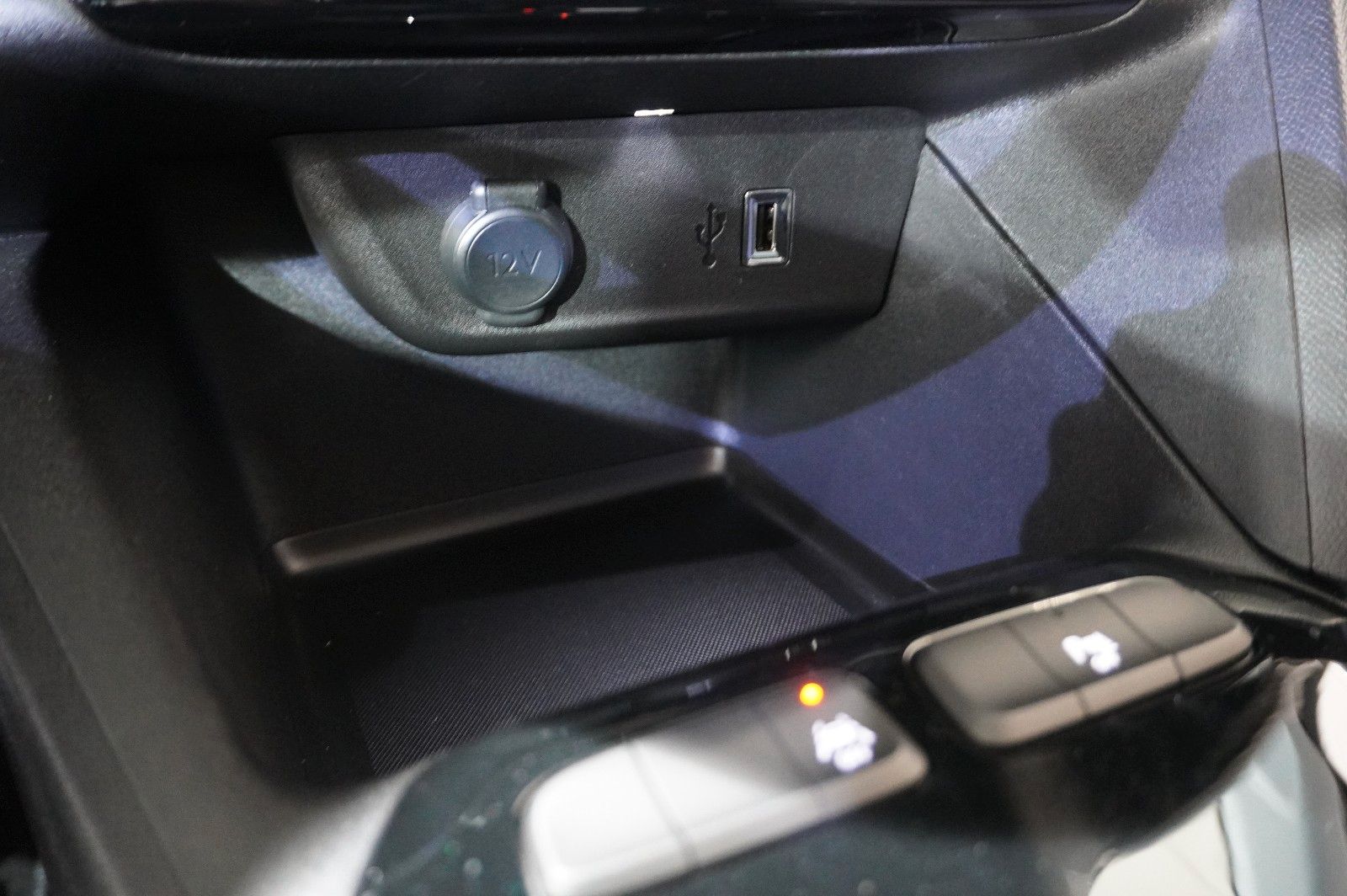 Fahrzeugabbildung Opel Corsa-e F ELEGANCE 3-PHASIG NAVI/LED/KAMERA/DAB+