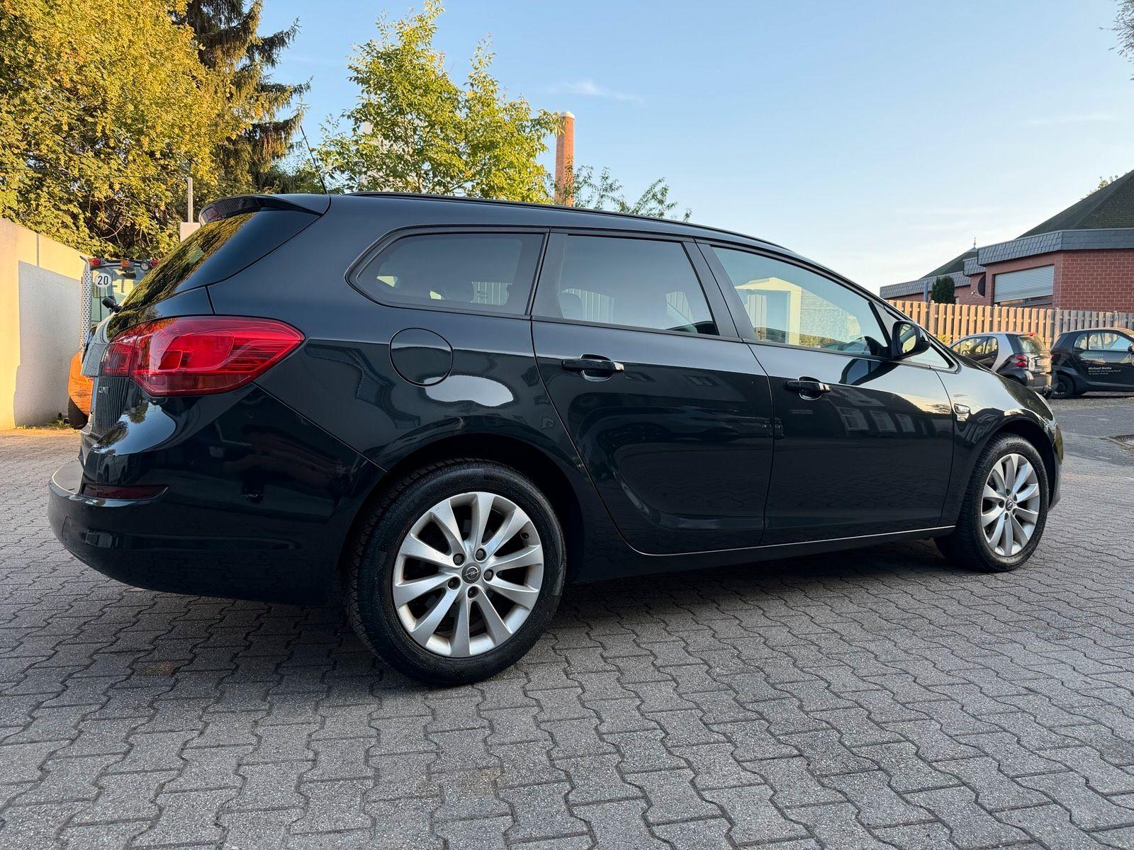 Opel Astra 2012 — photo 5