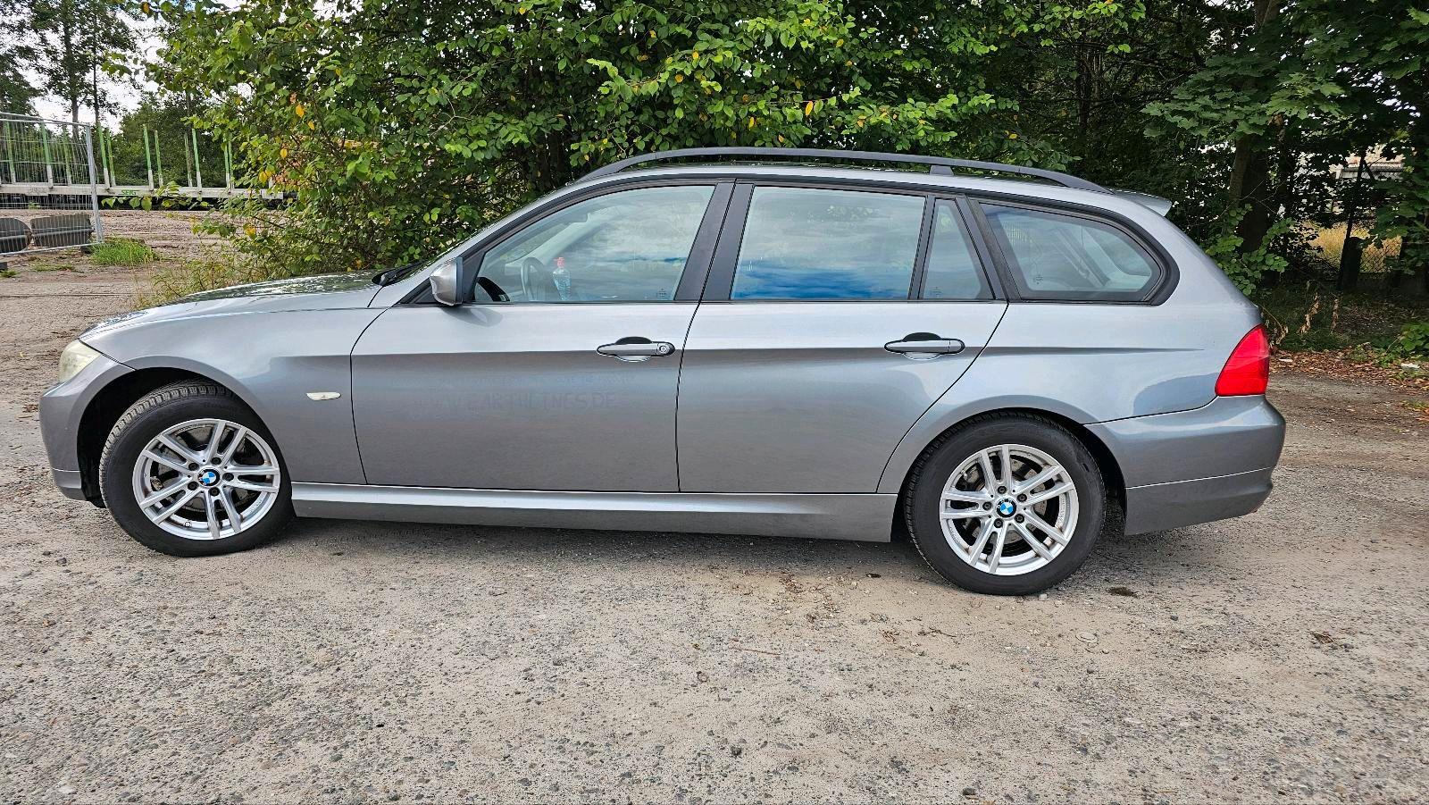 BMW 318 2009 — photo 8
