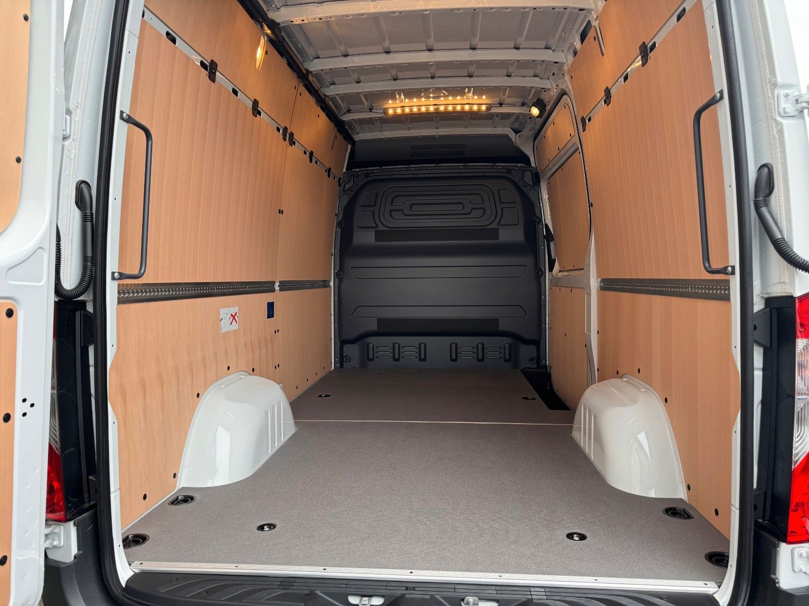 Fahrzeugabbildung Mercedes-Benz Sprinter 319 CDI 3665 Klima Kamera AHK