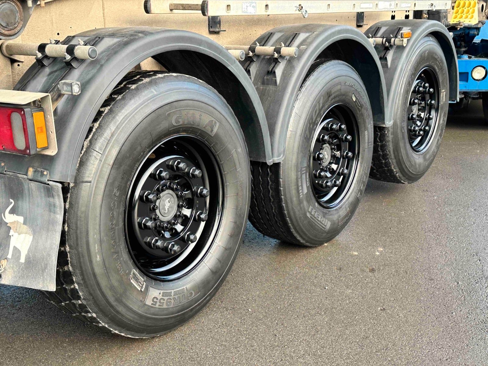 Fahrzeugabbildung Schmitz Cargobull 24 cbm HardoX Halfpipe, hydraulische Rückwand