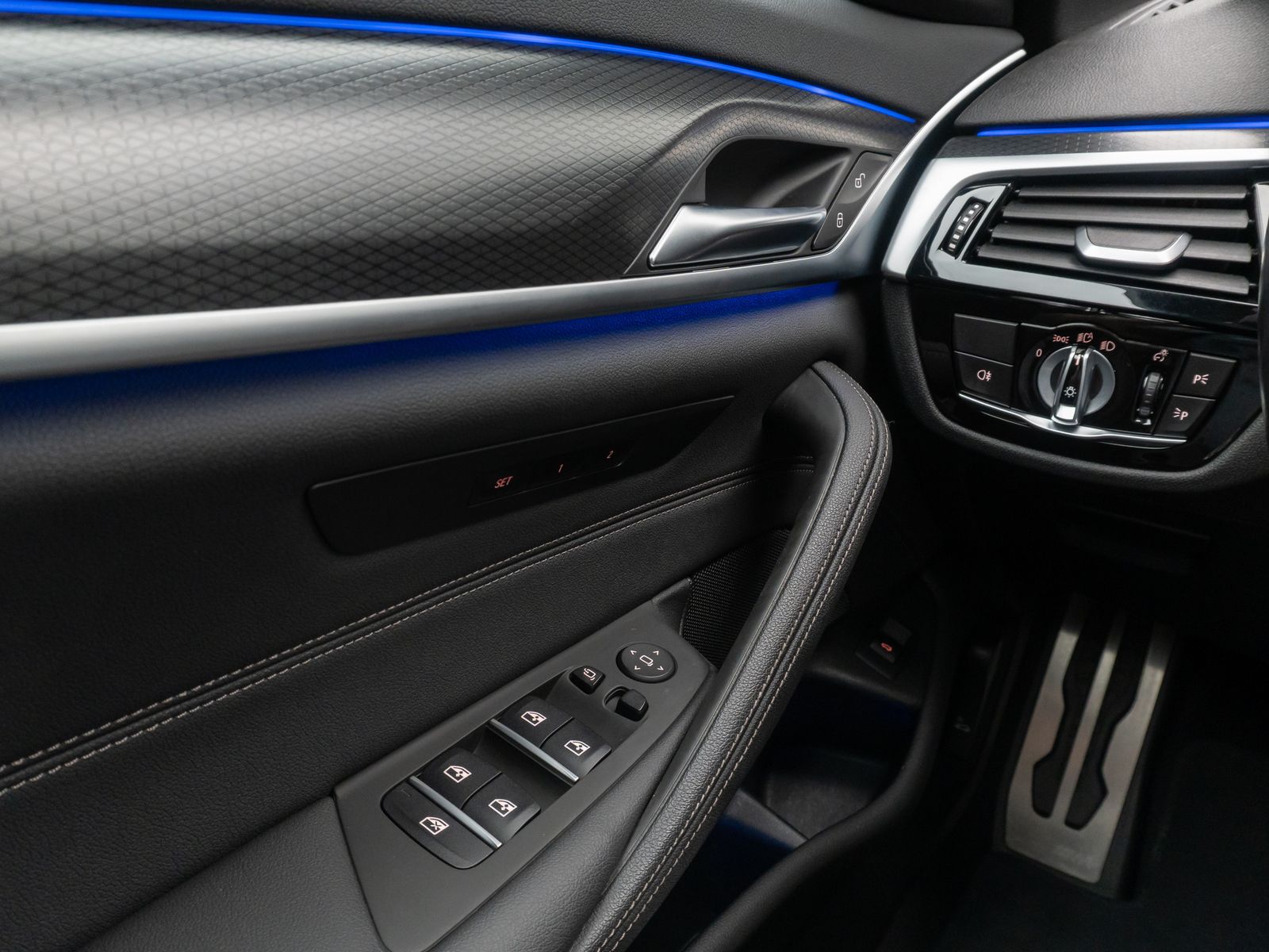 Fahrzeugabbildung BMW 540d xD M Sport ACC DAB Kamera HUD Laser Komfort