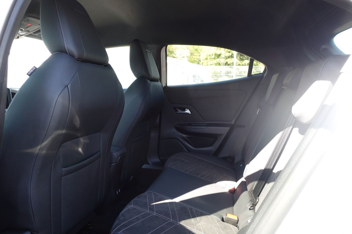 Fahrzeugabbildung Opel Mokka 1.2 Turbo Ultimate KlimaA,Navi,SHZ,PDC