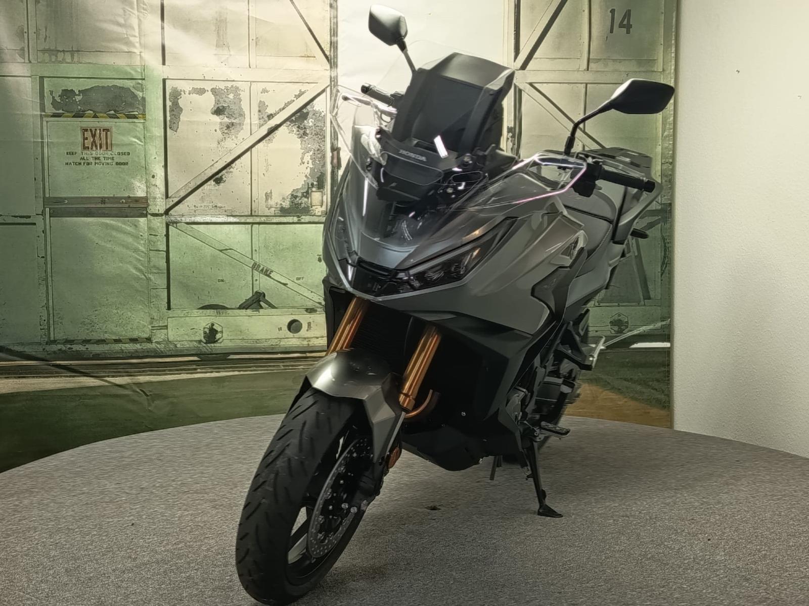 Honda NT1100 DCT Electronic Suspension