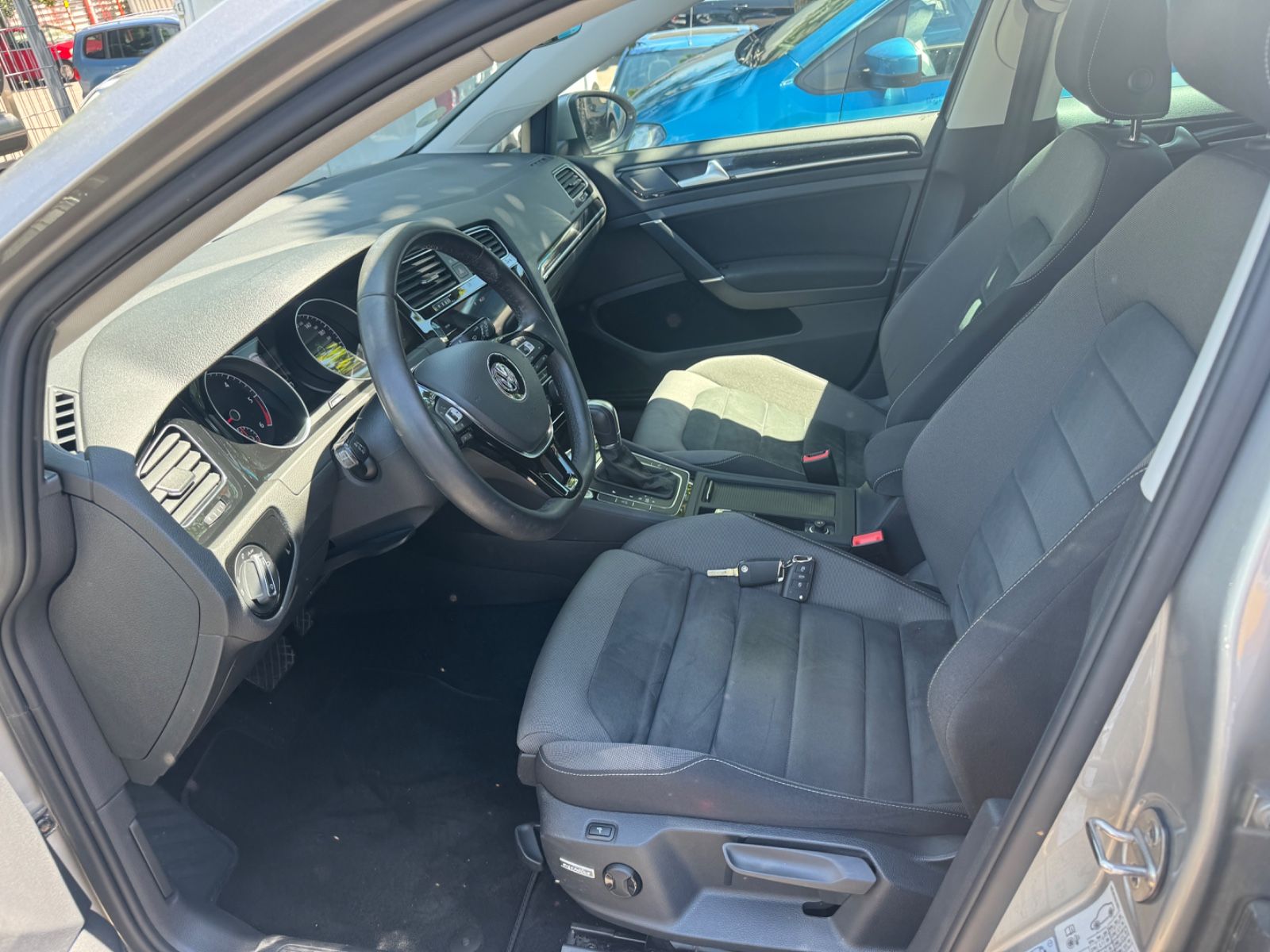 Fahrzeugabbildung Volkswagen Golf VII Lim. Highline LED+ACC+Tempomat