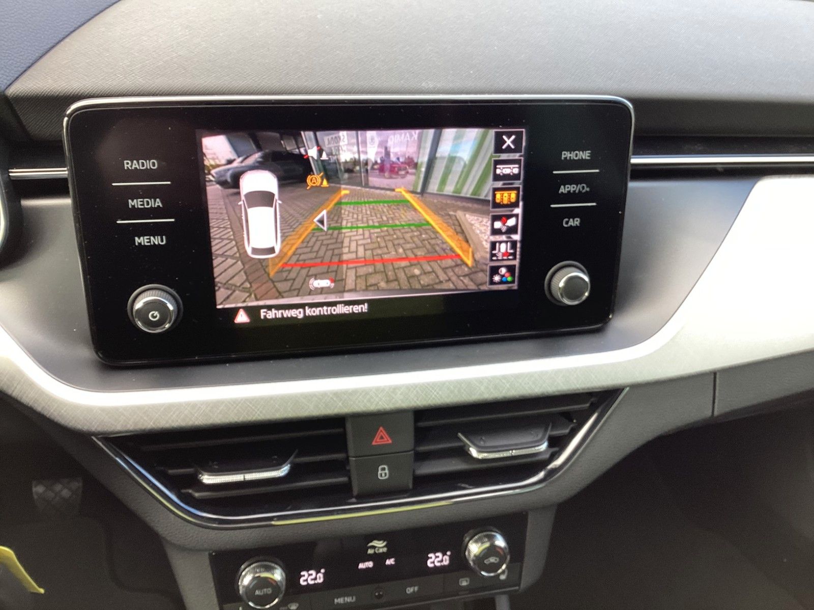 Fahrzeugabbildung SKODA Scala Tour 1.0 TSI 81 KW 6-Gang