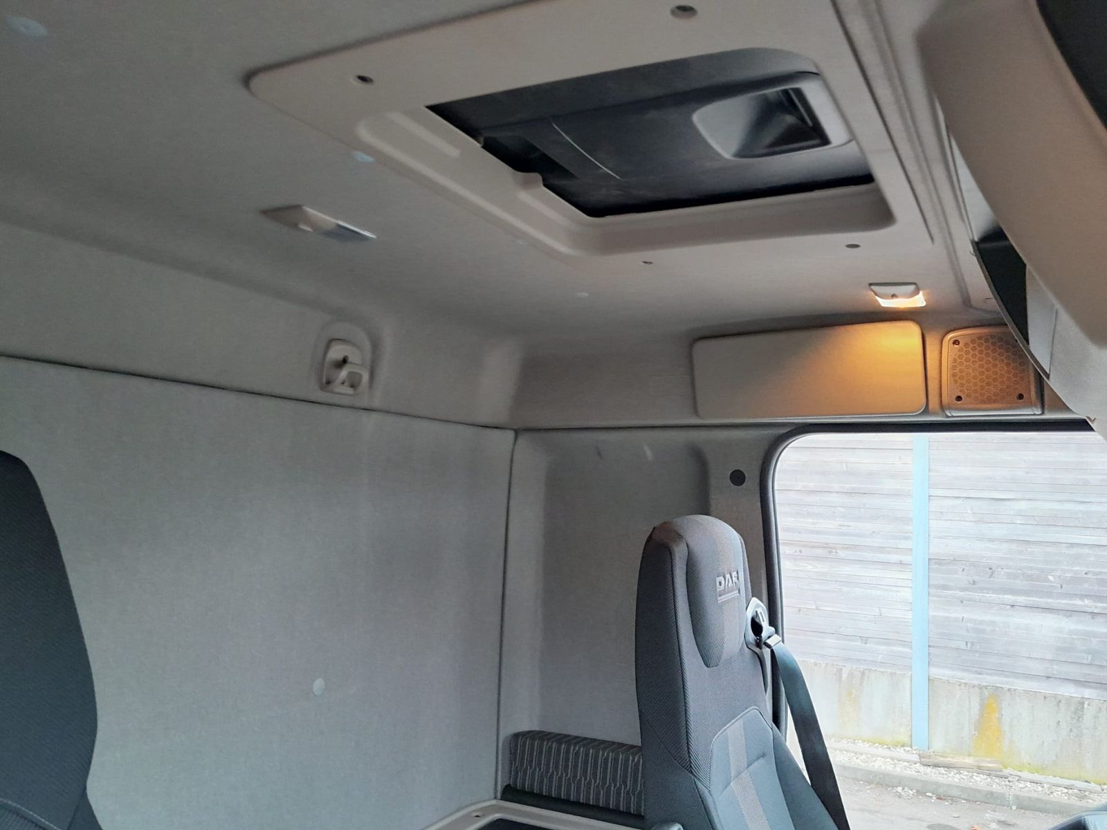 Fahrzeugabbildung DAF FA XB 230 12t Junge Curtainsider