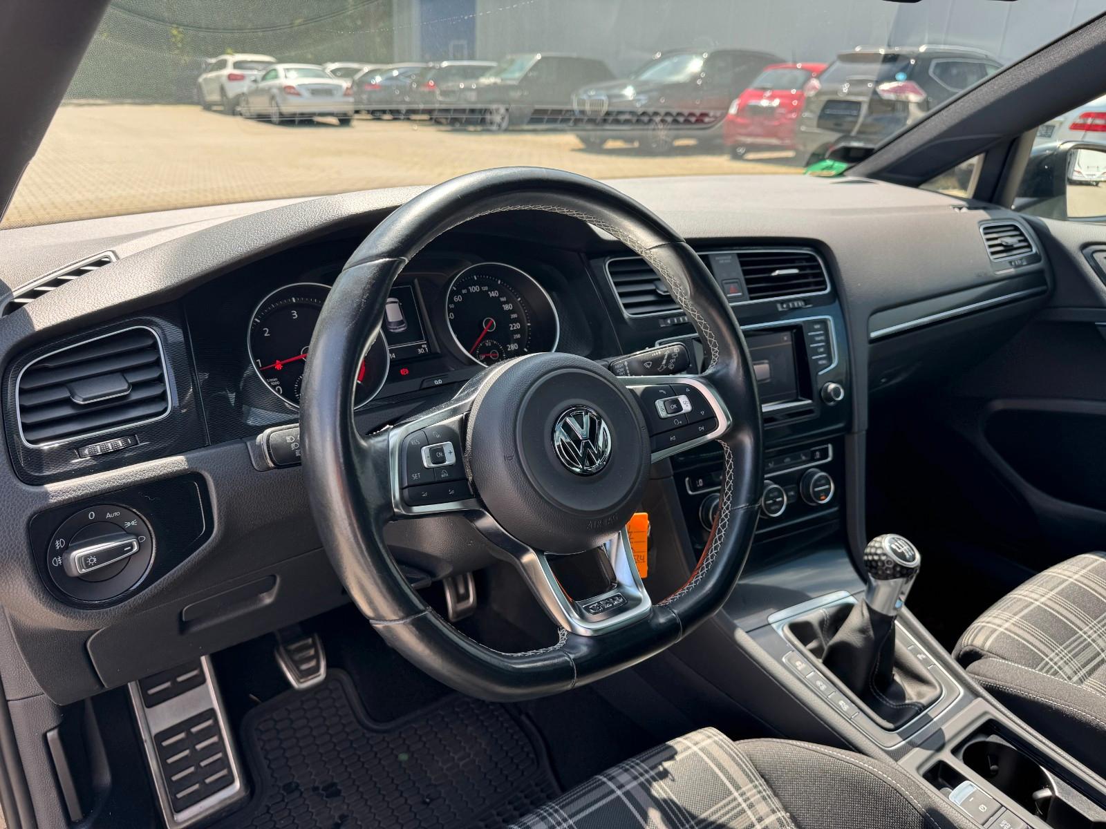 Volkswagen Golf VII Lim. GTD BMT Garantie *Pano *Sportpaket