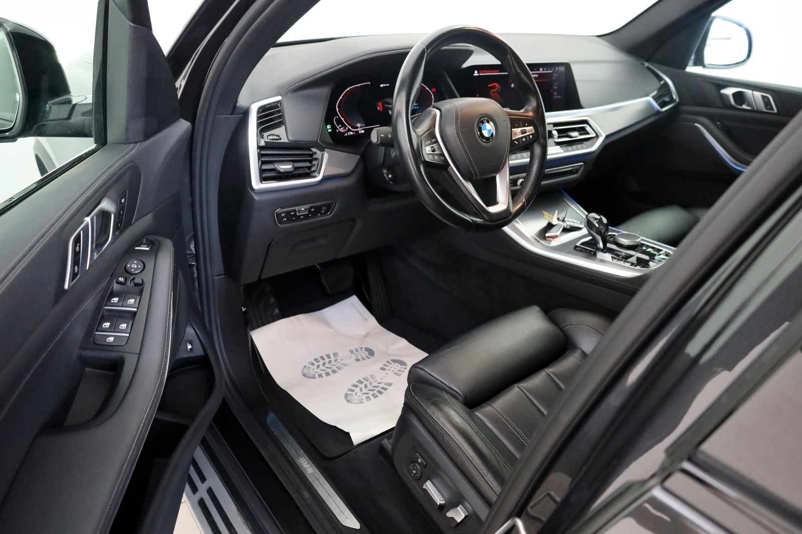 Fahrzeugabbildung BMW X5 xDrive 45e xLine Leder,Navi,LED,Kamera,4xSH