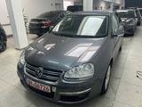 Volkswagen Jetta 1.4 TSI 90 kW Highline - Volkswagen Jetta: Highline