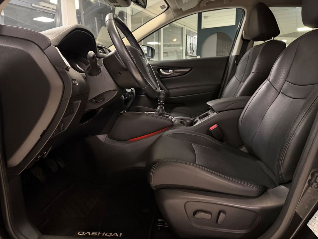 NISSAN Qashqai 1.6Tekna 2.Hand LED NAVI CAM AHK LEDER NISSAN Qashqai 1.6Tekna 2.Hand LED NAVI CAM AHK LEDER