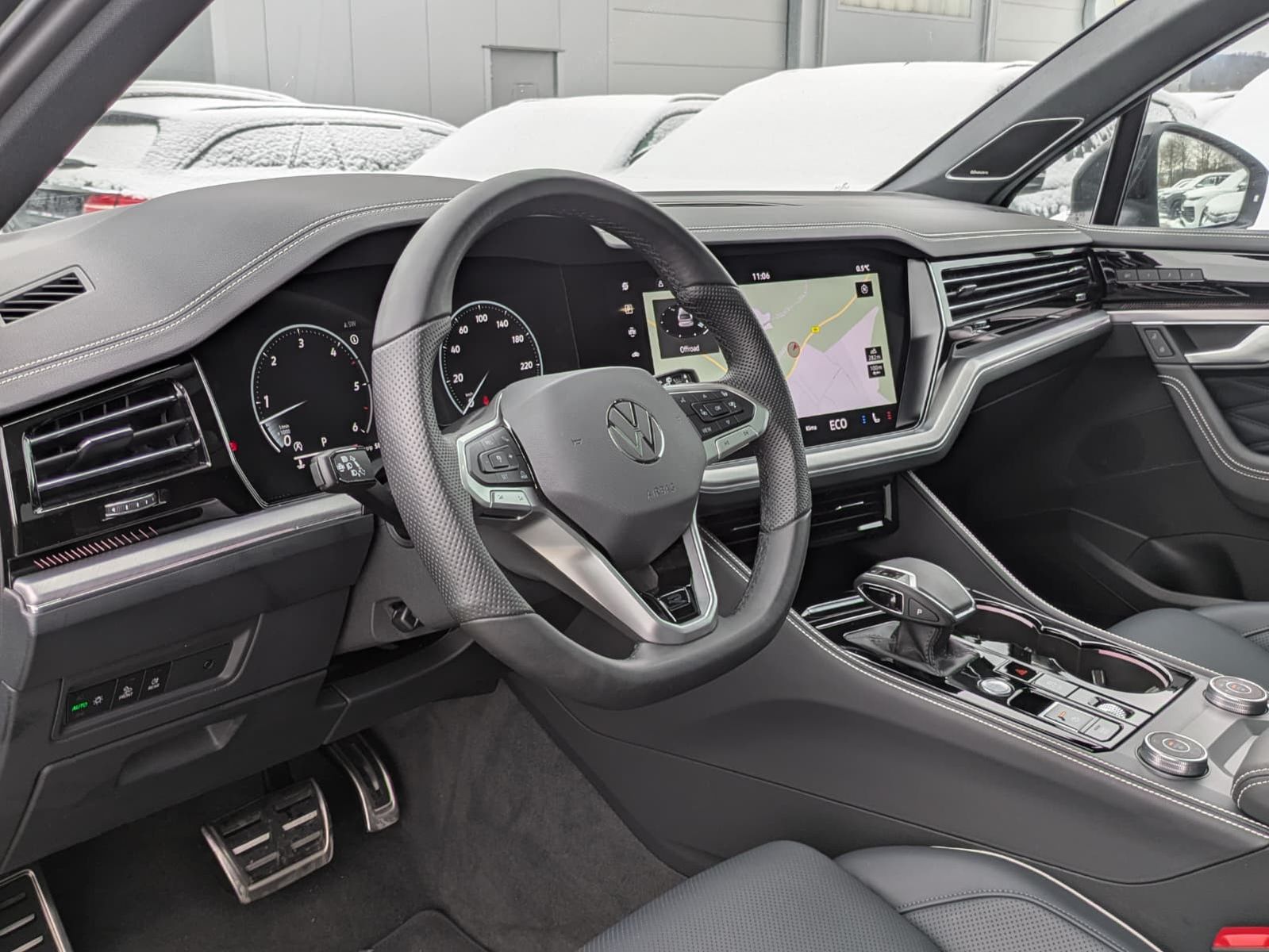 Fahrzeugabbildung Volkswagen Touareg 3.0TDI 4M R-Line VOLL Black 22" UPE 114T