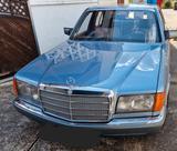 Mercedes-Benz 300 - Mercedes-Benz 300 mit Benzin-Antrieb: Schiebedach