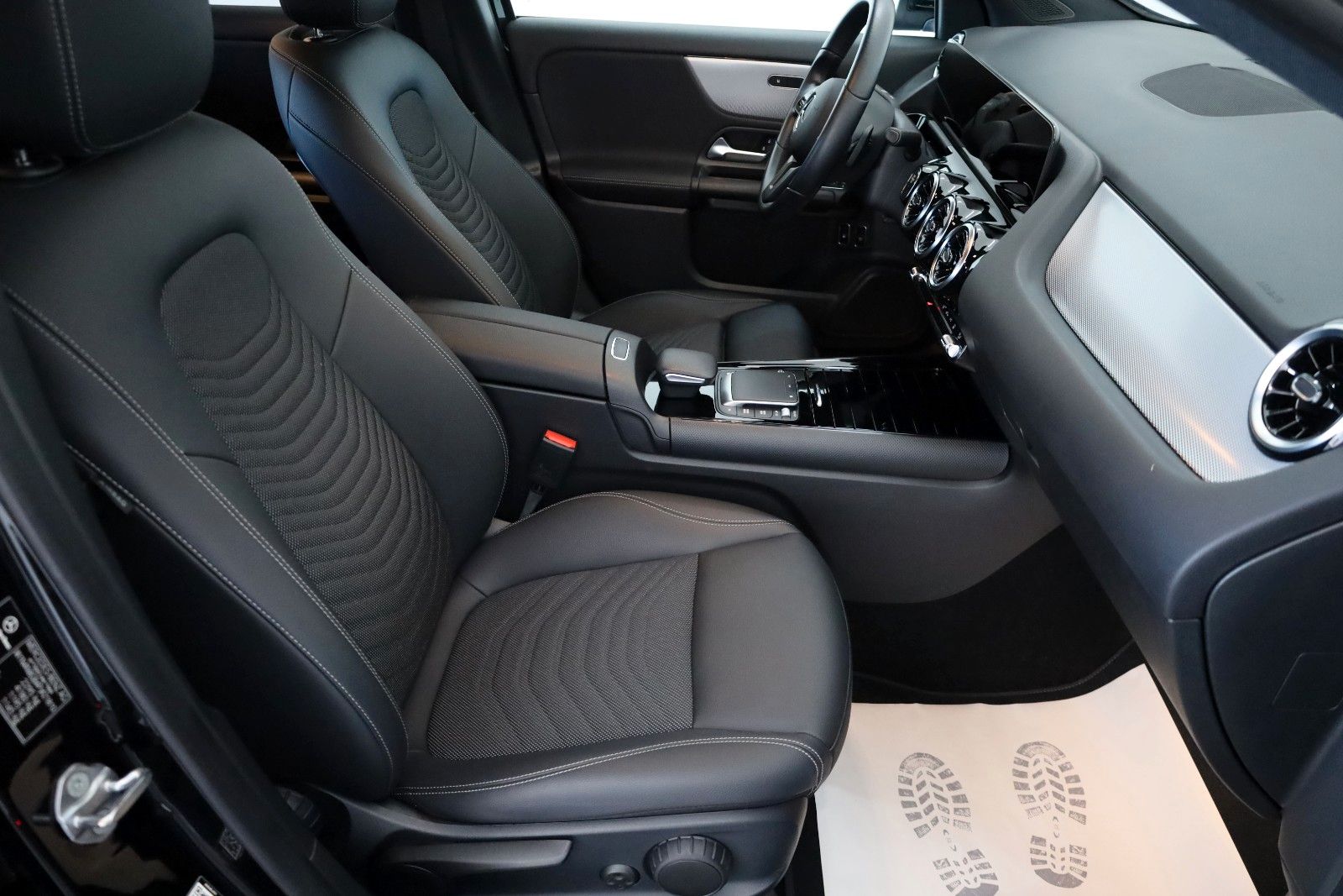 Fahrzeugabbildung Mercedes-Benz GLA 250e Style T.Leder,Navi,LED,Kamera,SH,Park P