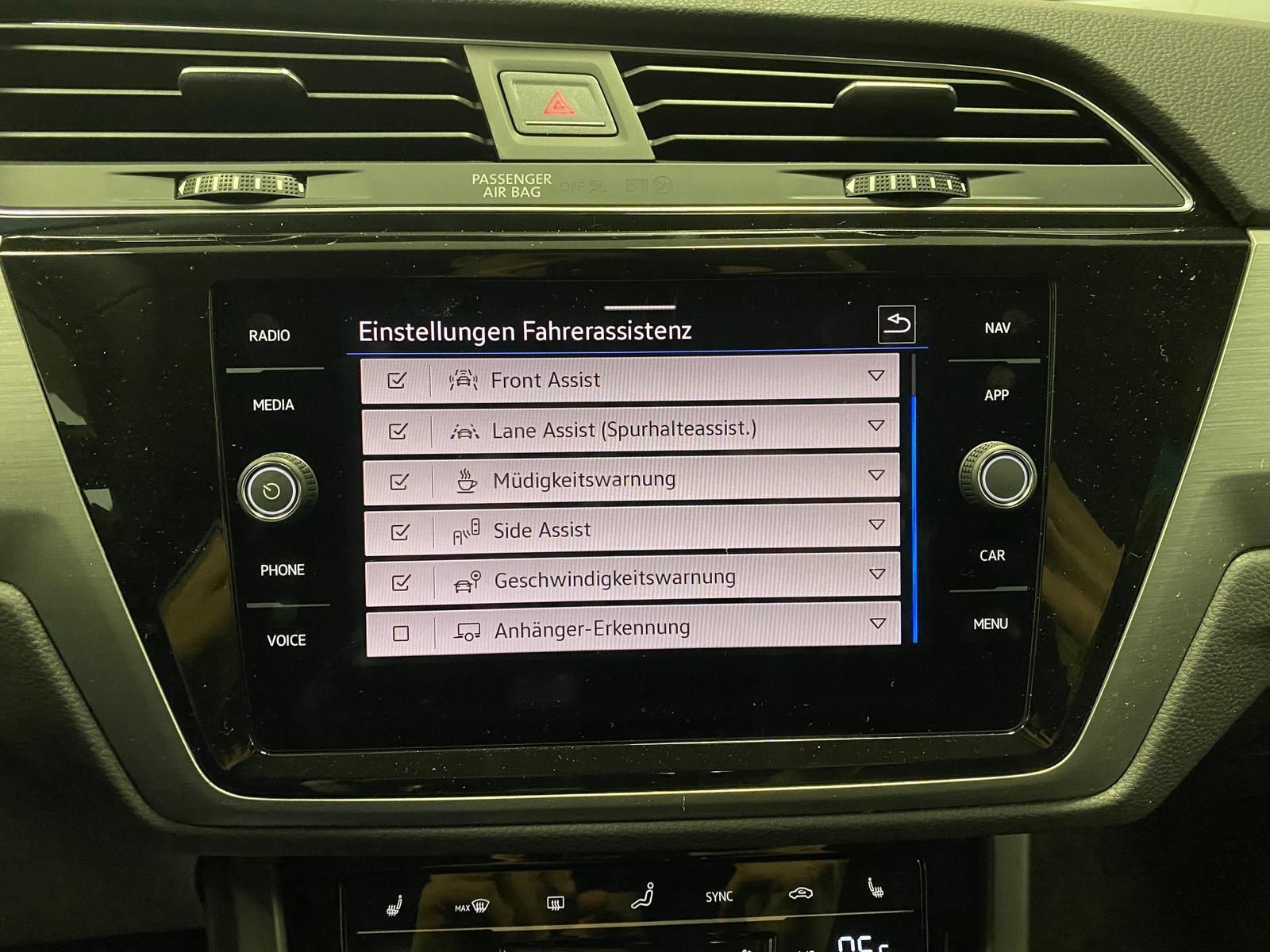 Fahrzeugabbildung Volkswagen Touran 1.5 TSI R-Line COMFORTLINE DSG+ACC+AHK