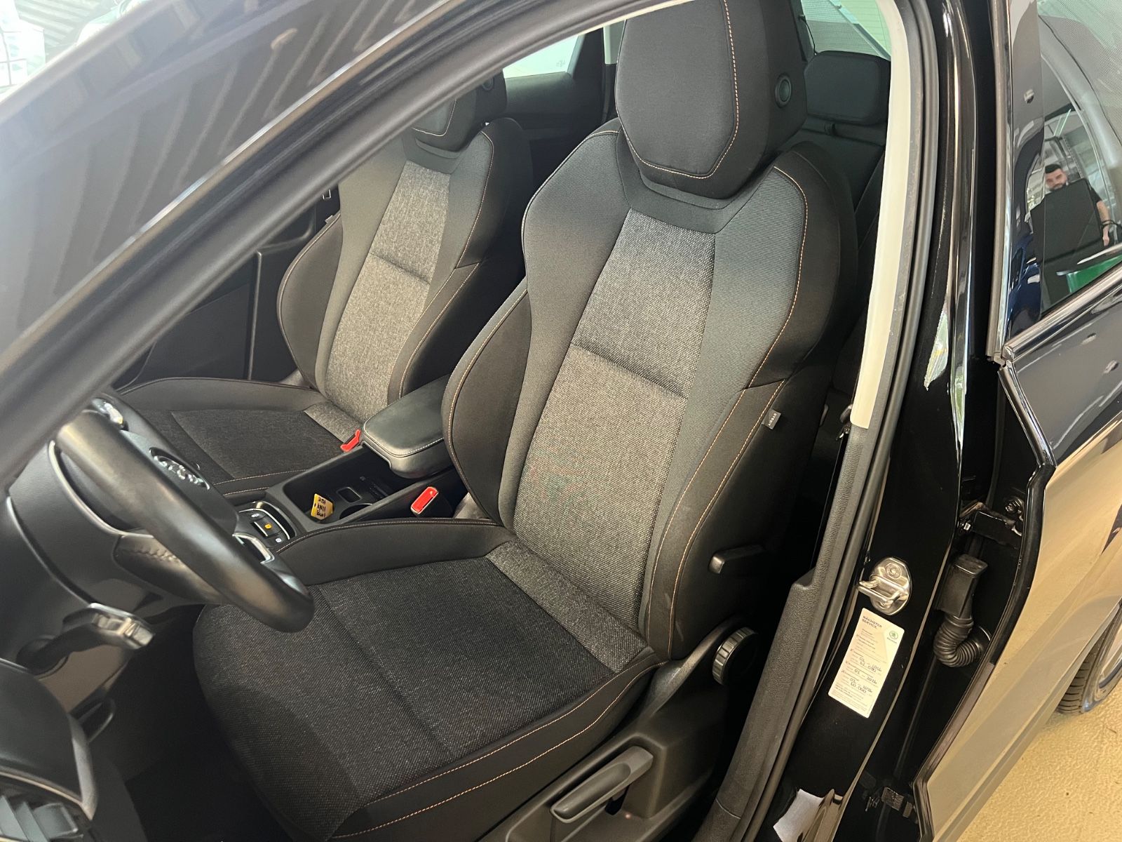 Fahrzeugabbildung SKODA Karoq Clever *4x SITZHEIZUNG*BEHEIZBARES LENKRAD