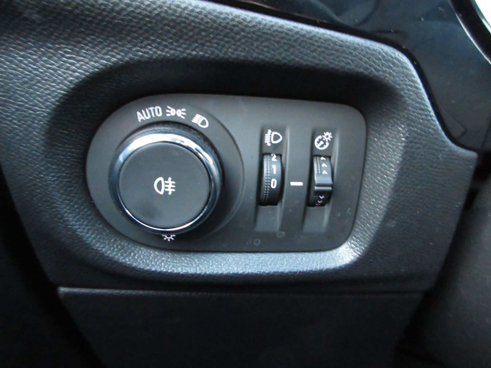 Fahrzeugabbildung Opel Corsa 1.2 T Elegance LED/NAVI/PDC/ALU/TEMPO