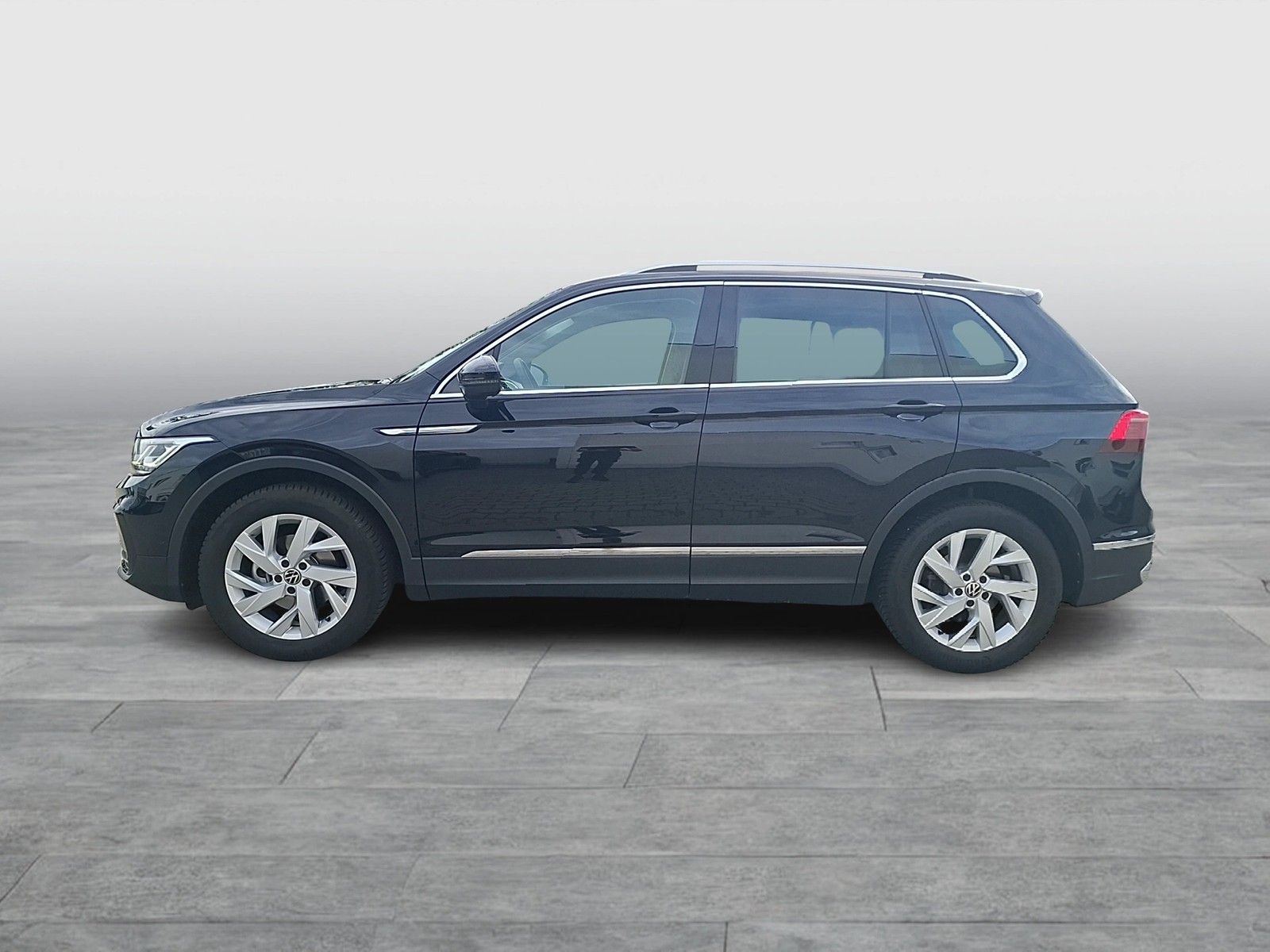 Fahrzeugabbildung Volkswagen Tiguan TSI Elegance DSG Matrix Navi AID HUD ACC