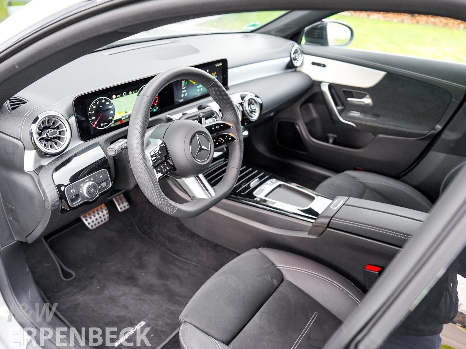 Fahrzeugabbildung Mercedes-Benz CLA 200 Shooting Brake/AMG/AHK/Night/360Grad