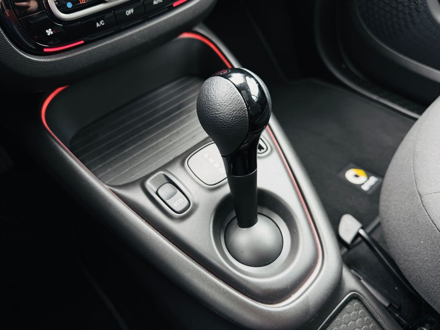 Fahrzeugabbildung Smart forTwo EQ EXCLUSIVE, Winter, LED, PTS, RFK, Pano