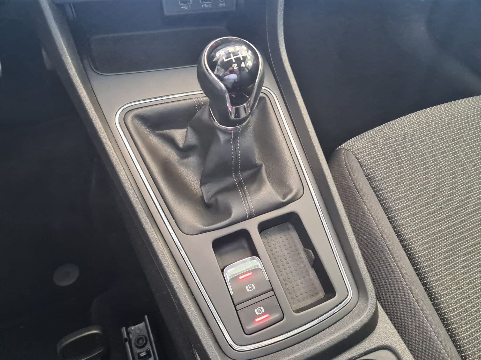 Fahrzeugabbildung SEAT Leon Style / 1. HAND / SCHEKCHEFT / GARANTIE