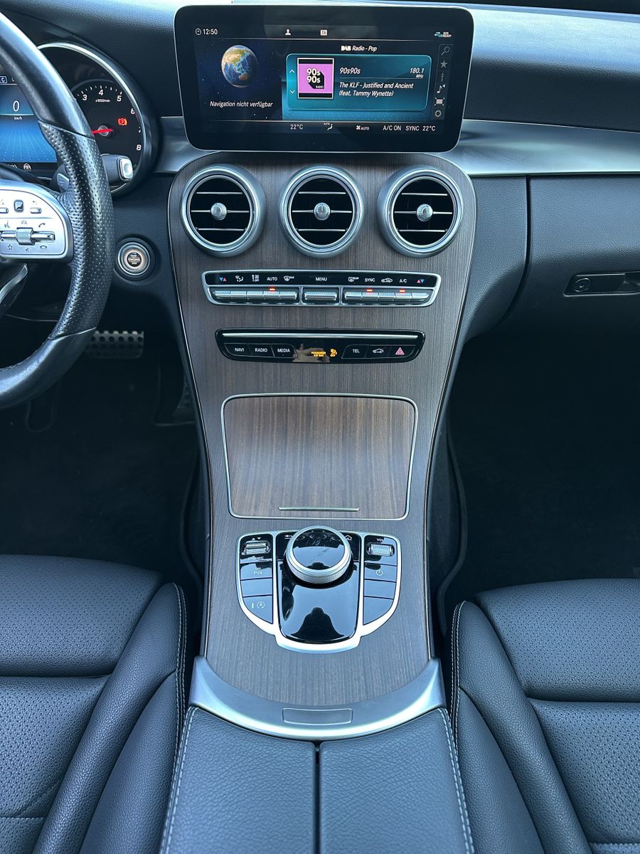 Fahrzeugabbildung Mercedes-Benz C 300 T AMG-Line NAV+LED+AHK+BURMESTER+DISTRONIC
