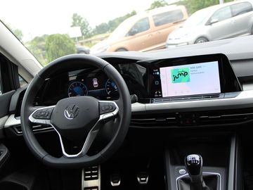 Volkswagen Golf VIII Variant 1.5 TSI Move KLIMA LED ALU