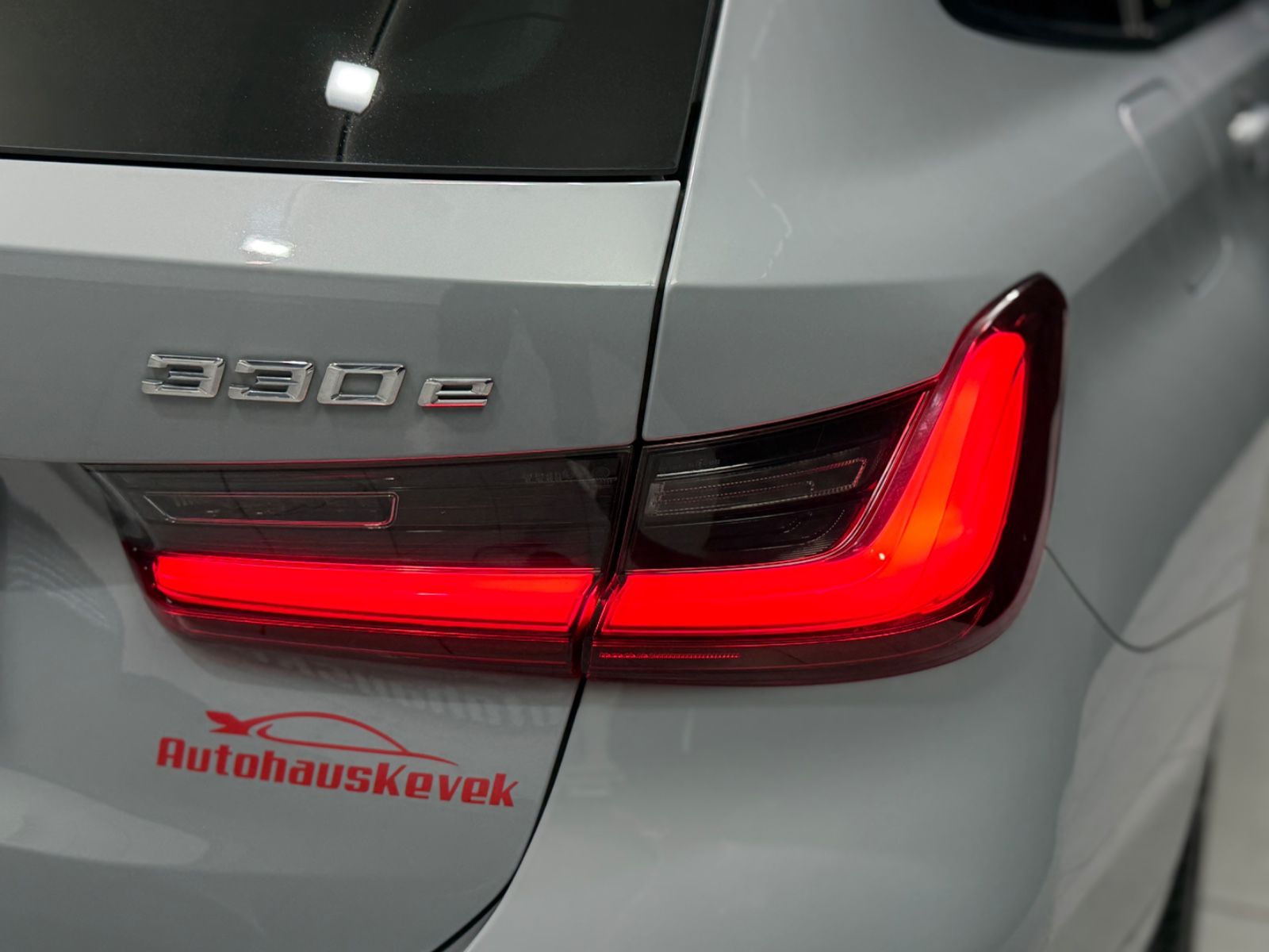 Fahrzeugabbildung BMW 330e Touring M Sport|HEAD-UP|NAVI|HIFI|WIDESCREE