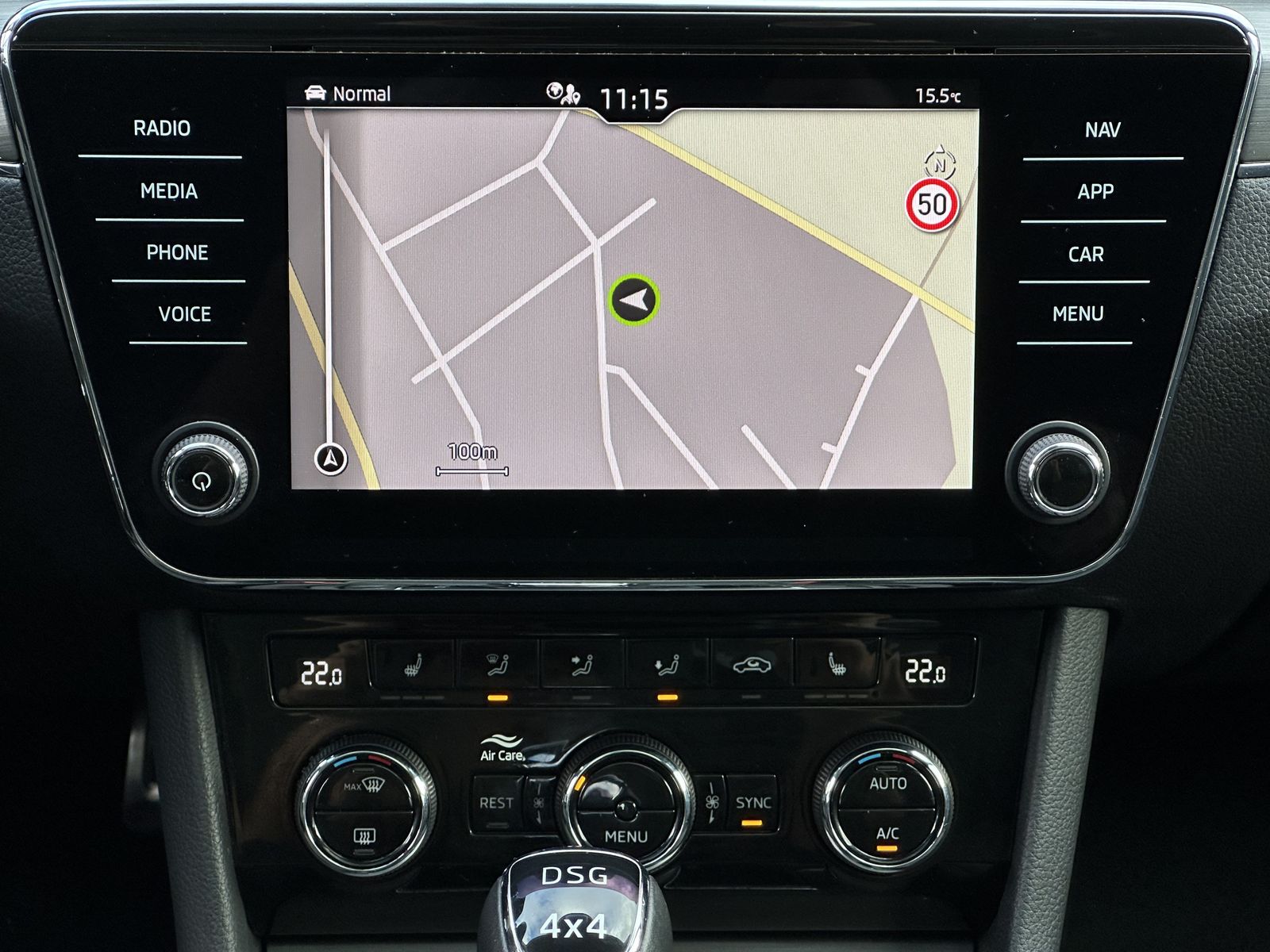 Fahrzeugabbildung SKODA Superb Scout 4x4 NAV+LED+AHK+PANO+DIGDISPLAY+1HD