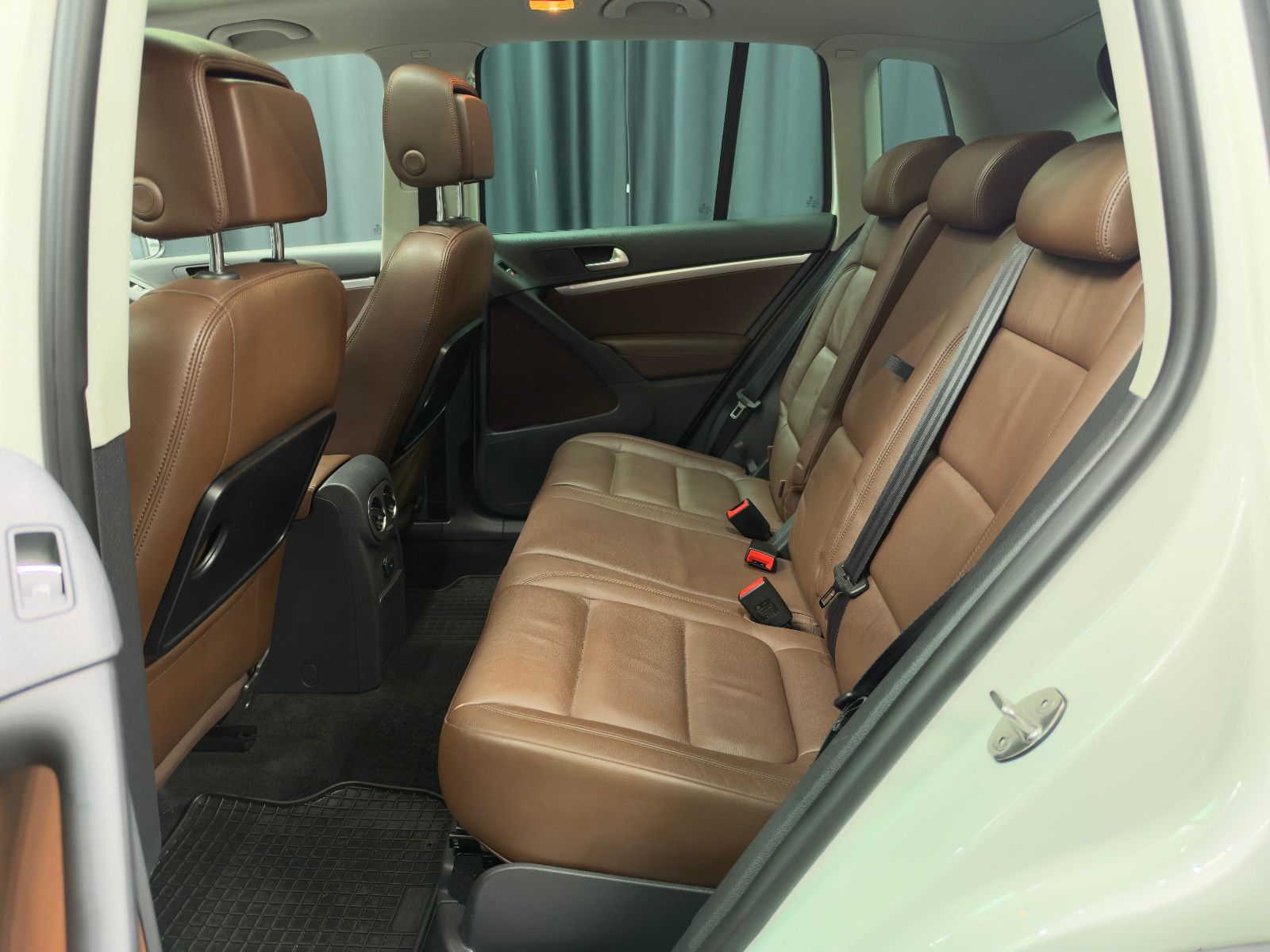 Fahrzeugabbildung Volkswagen Tiguan 2.0 TSI 4MOTION Track&Style |PANO|LEDER