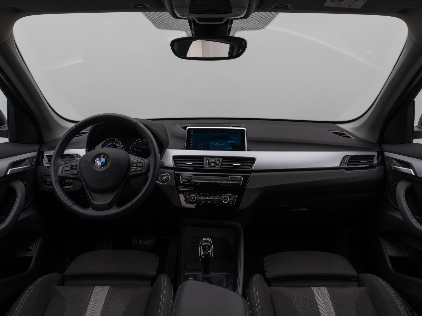 Fahrzeugabbildung BMW X1 sD18i Parkassistent DAB HiFi Navi LED Sport