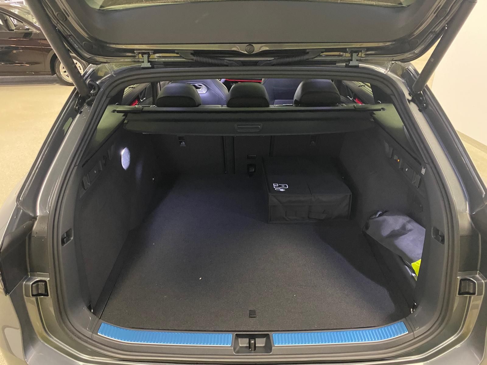 Fahrzeugabbildung Volkswagen Passat Variant 1.5 TSI eHybrid DCC R-Line