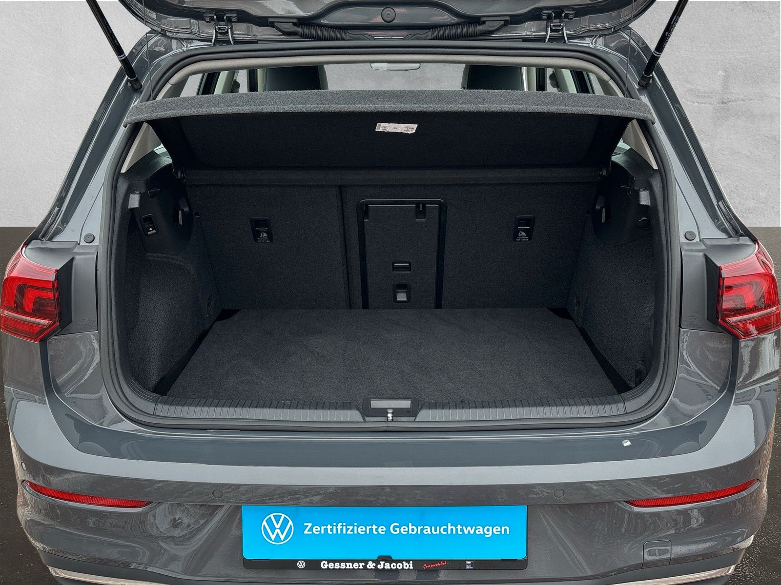 Fahrzeugabbildung Volkswagen Golf 1.5 eTSI Style AHK HuD ACC Kamera Memory