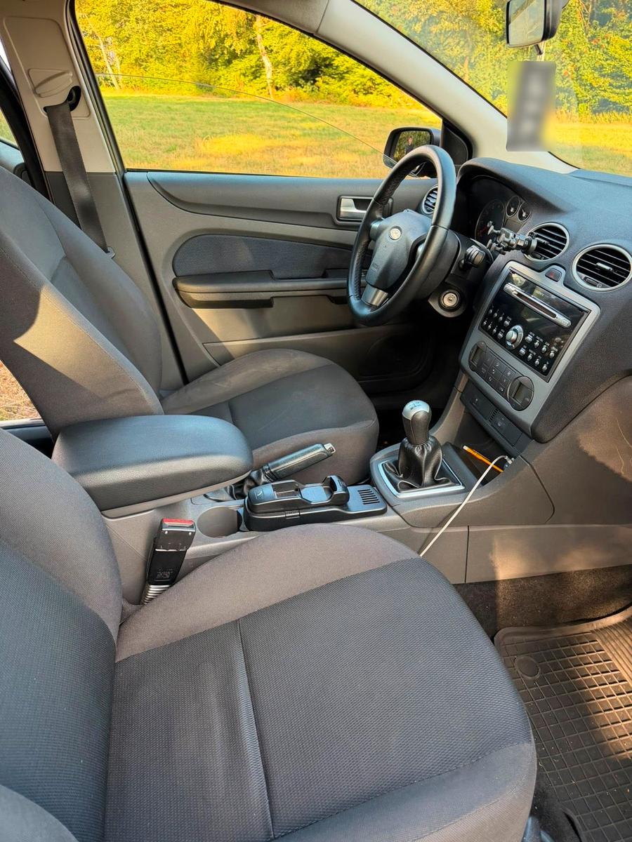 Ford Focus 2005 — photo 8