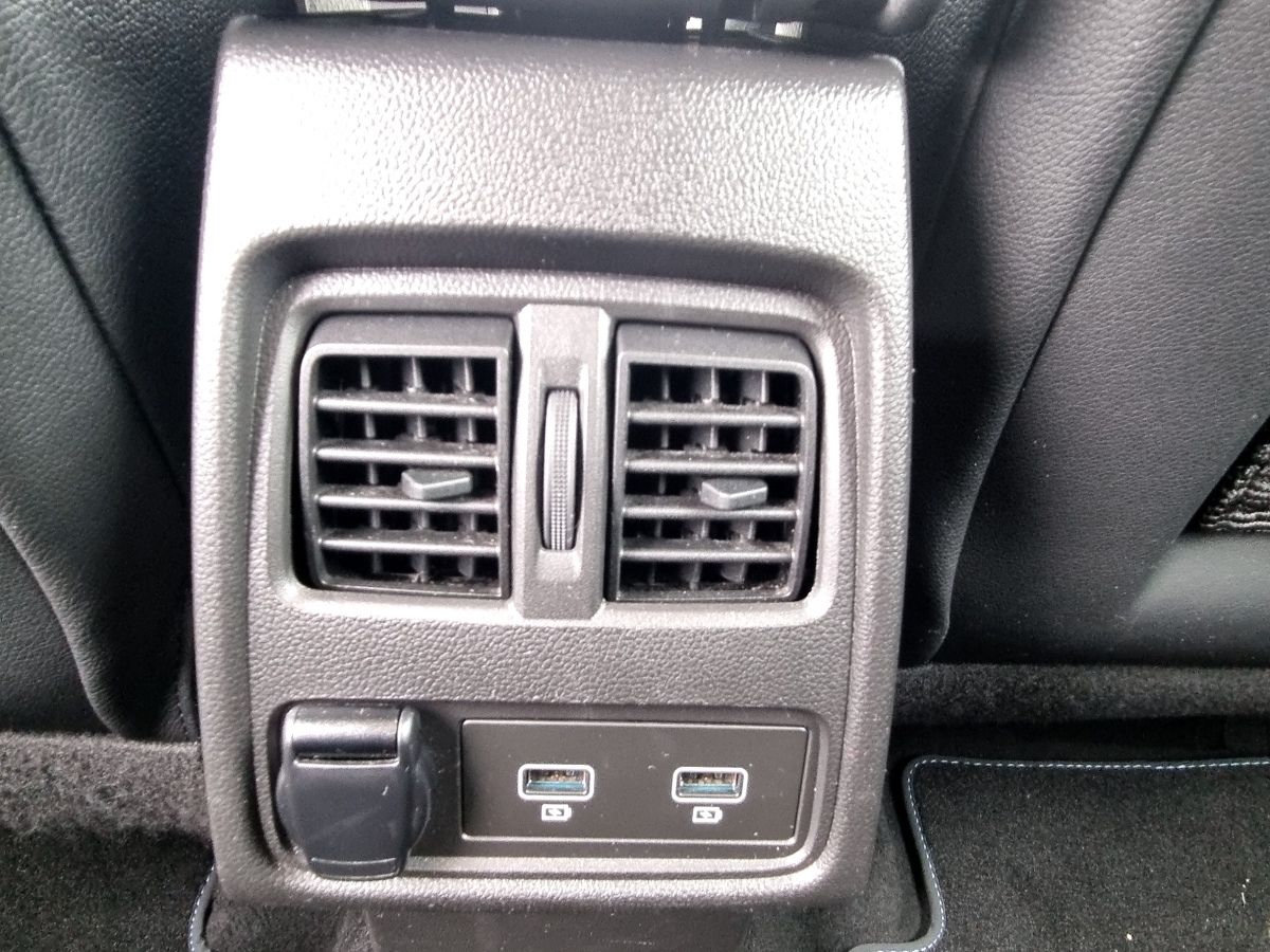 Fahrzeugabbildung Renault Captur INTENS TCe 140 EDC