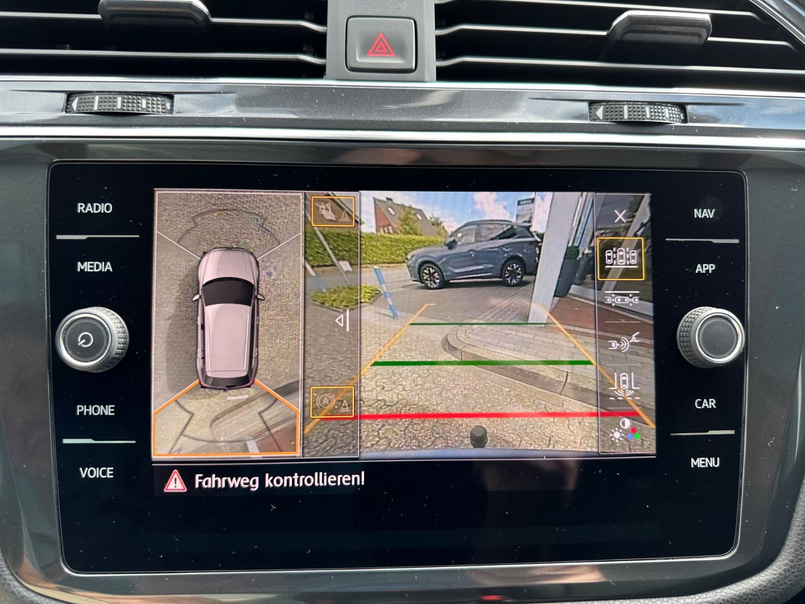 Fahrzeugabbildung Volkswagen Tiguan Allspace 2.0 TDI 4M R-Line AHK/Pano/LED