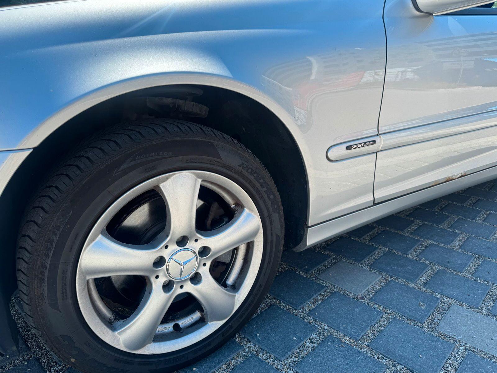 Mercedes-Benz C220 2006 — салон