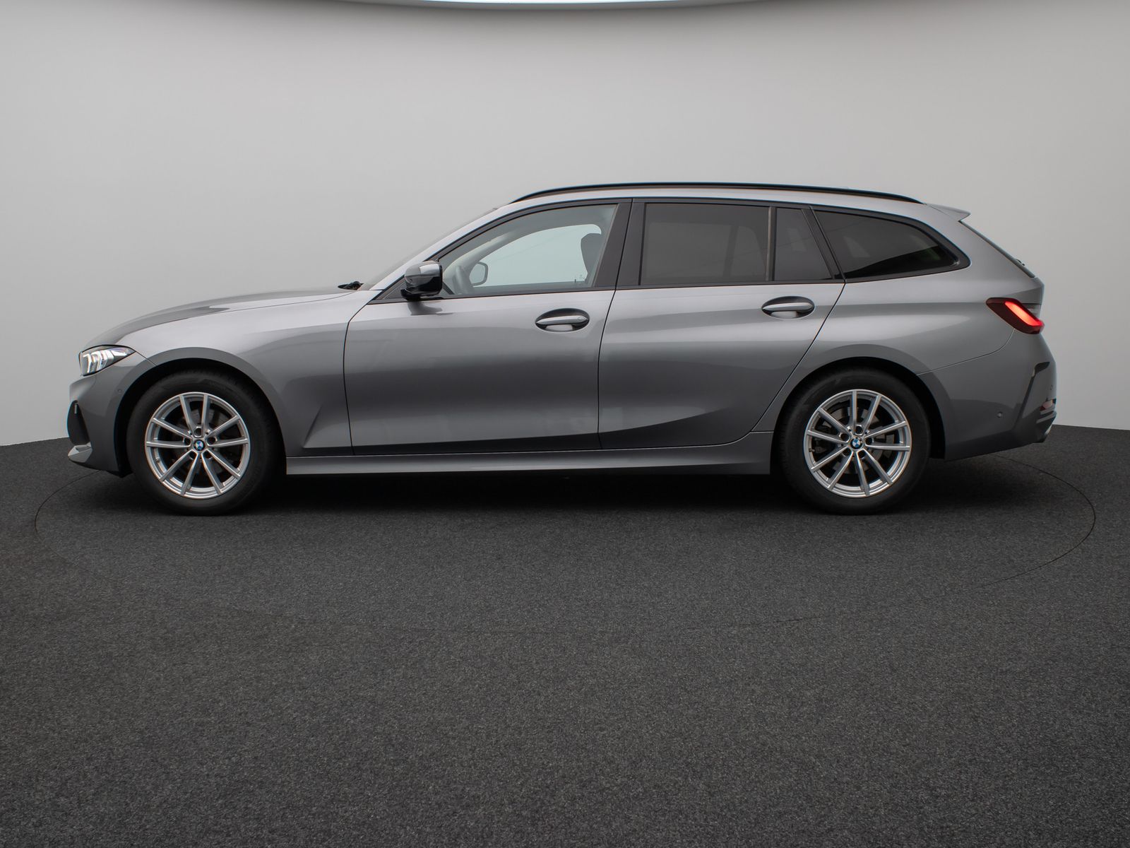 Fahrzeugabbildung BMW 320d Kamera DAB HiFi Fernlichtassist Stop&Go LED