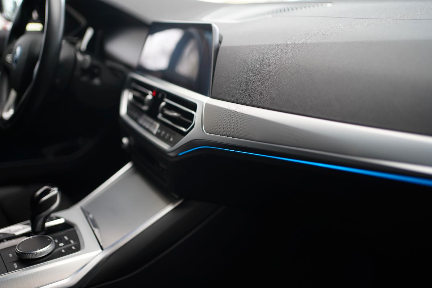 Fahrzeugabbildung BMW 330e xDri Sport Line +HeadUp+Laserlicht+Komfortz