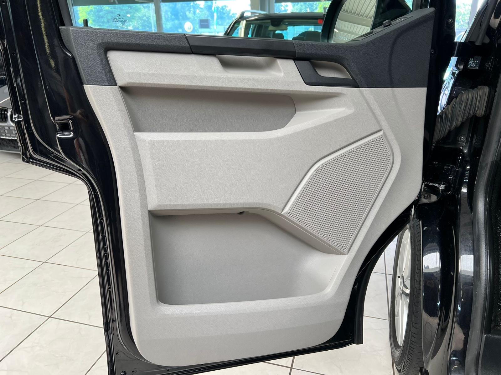 Volkswagen T6 Transporter 2,0 TDI 6xSitzer/Navi/Klima/AHK