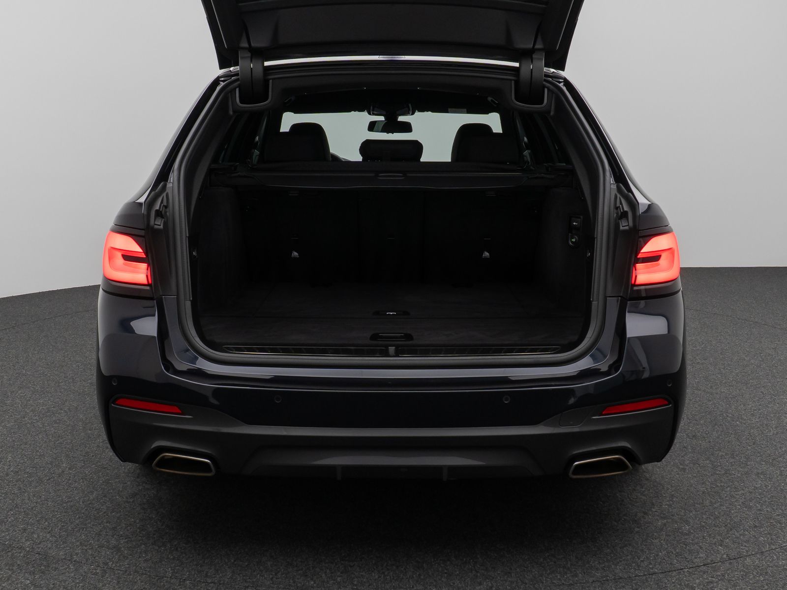 Fahrzeugabbildung BMW 530d xD M Sport Kamera Laser HUD DAB AHK Komfort