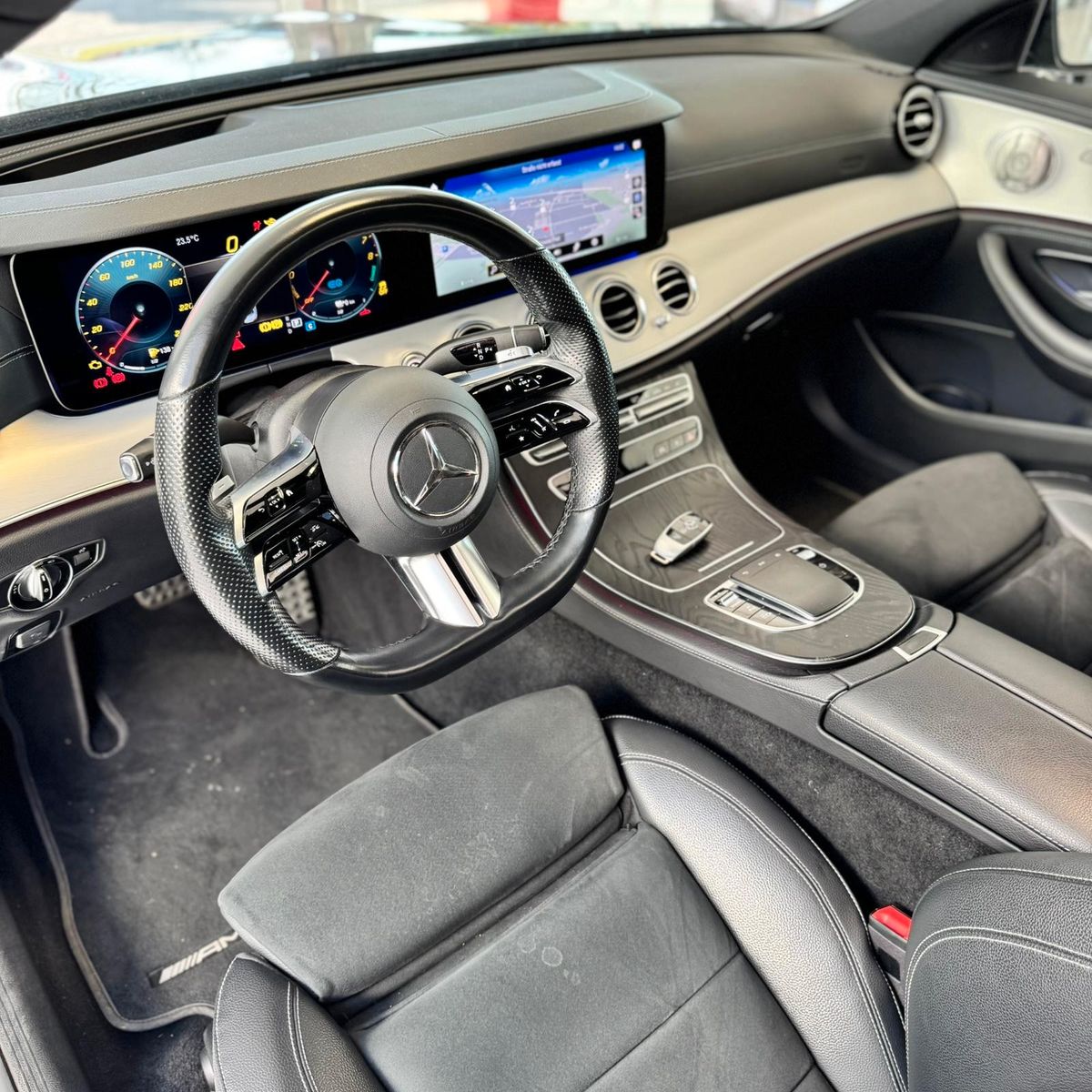 Fahrzeugabbildung Mercedes-Benz E 300 E Limousine E 300 e