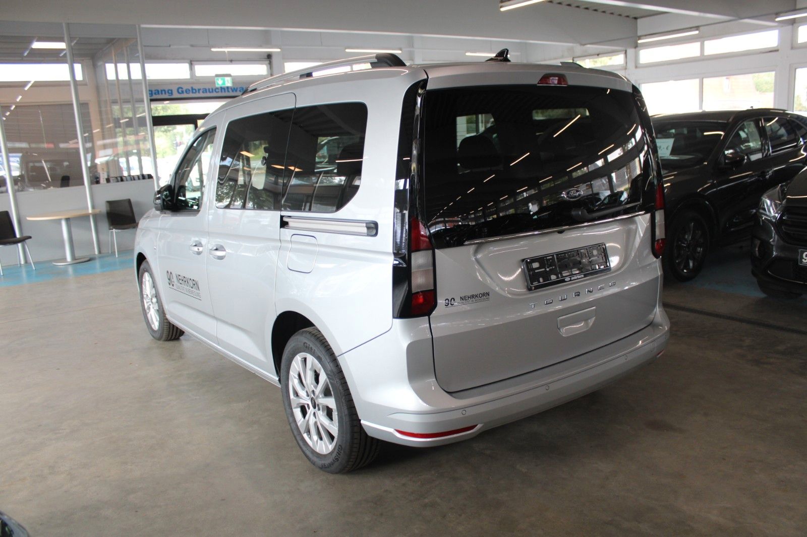 Fahrzeugabbildung Ford Tourneo Connect Titanium 2,0 EcoBlue Automatik