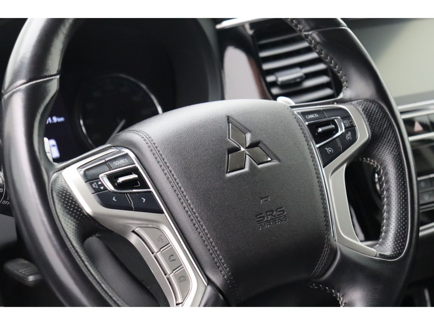 Fahrzeugabbildung Mitsubishi Plug-in Hybrid Outlander PHEV Basis 4WD Tempomat