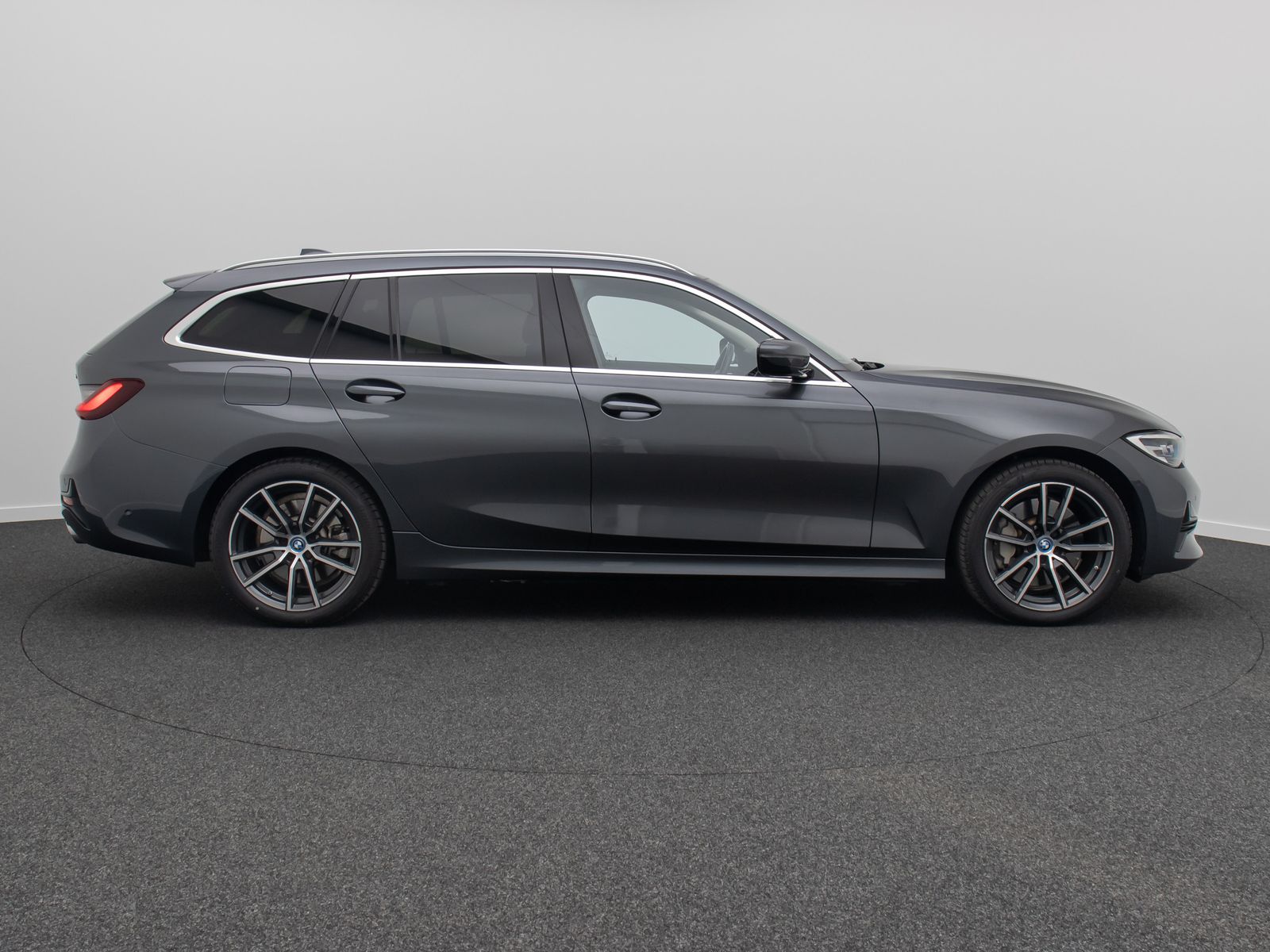 Fahrzeugabbildung BMW 330e xD Sport Line DAB Kamera AHK Alarm 18Zoll
