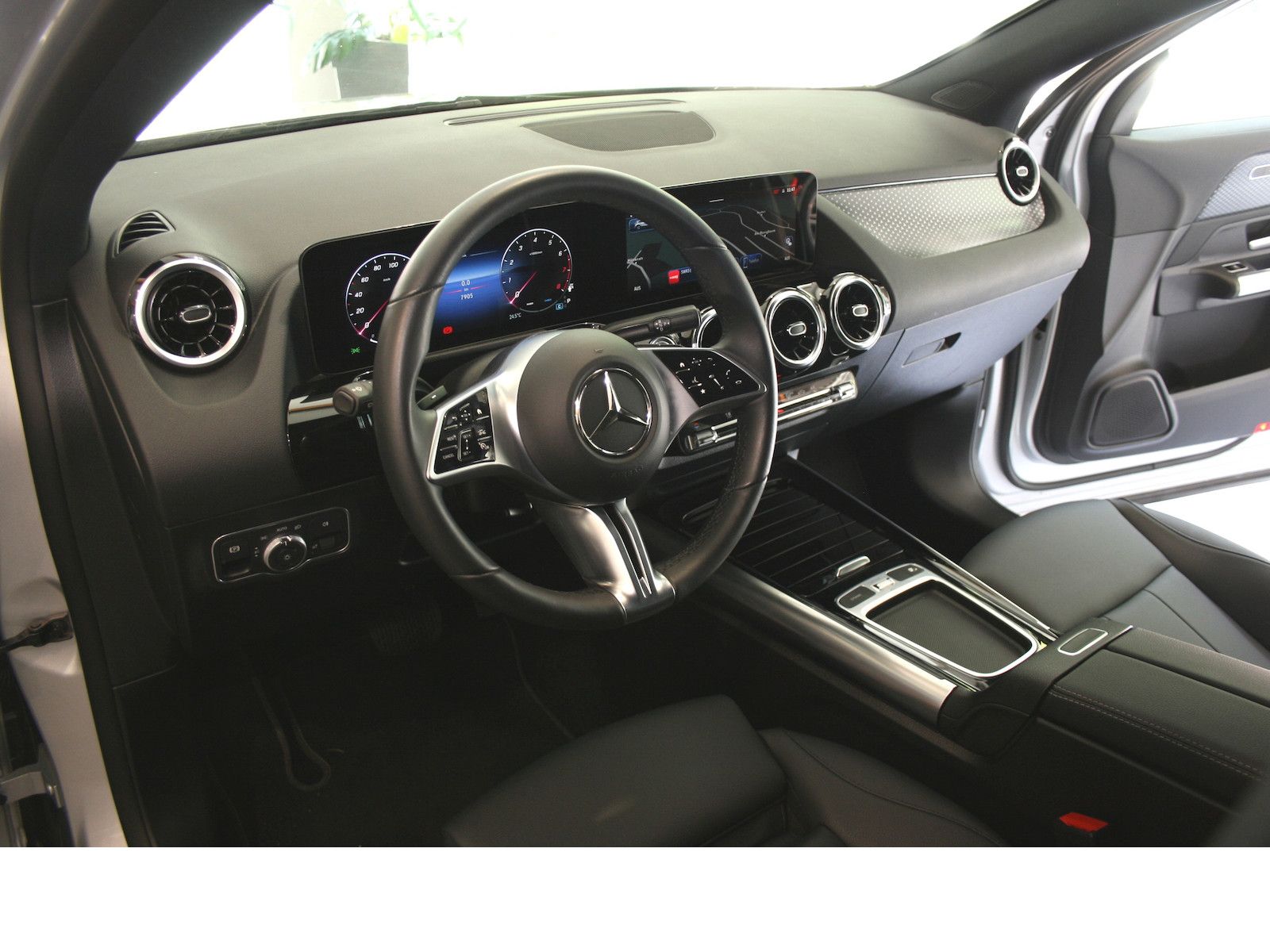 Fahrzeugabbildung Mercedes-Benz GLA 200 Progr. Advanced *getönte Scheiben*Kamera